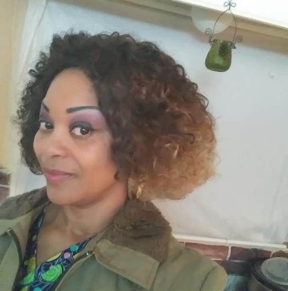 Meet your Posher, Trinaye hawk - Picture 1 of 1